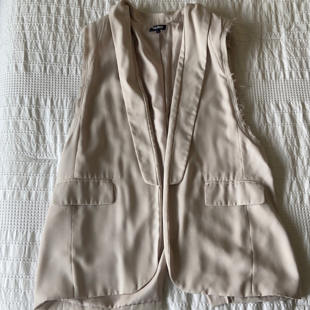 Sleeveless blazer